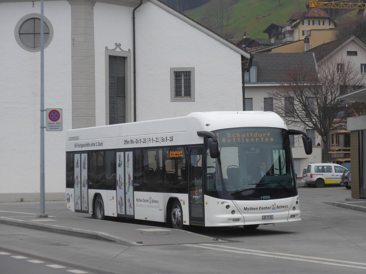 (177'483) - AAGU Altdorf - Nr. 9/UR 9139 - Hess am 30. Dezember 2016 in Fl�elen, Hauptplatz