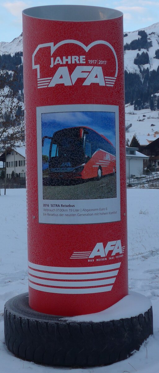 (177'637) - Plakats�ule f�r 100 Jahre 1917 2017 AFA am 7. Januar 2017 beim Bahnhof Frutigen