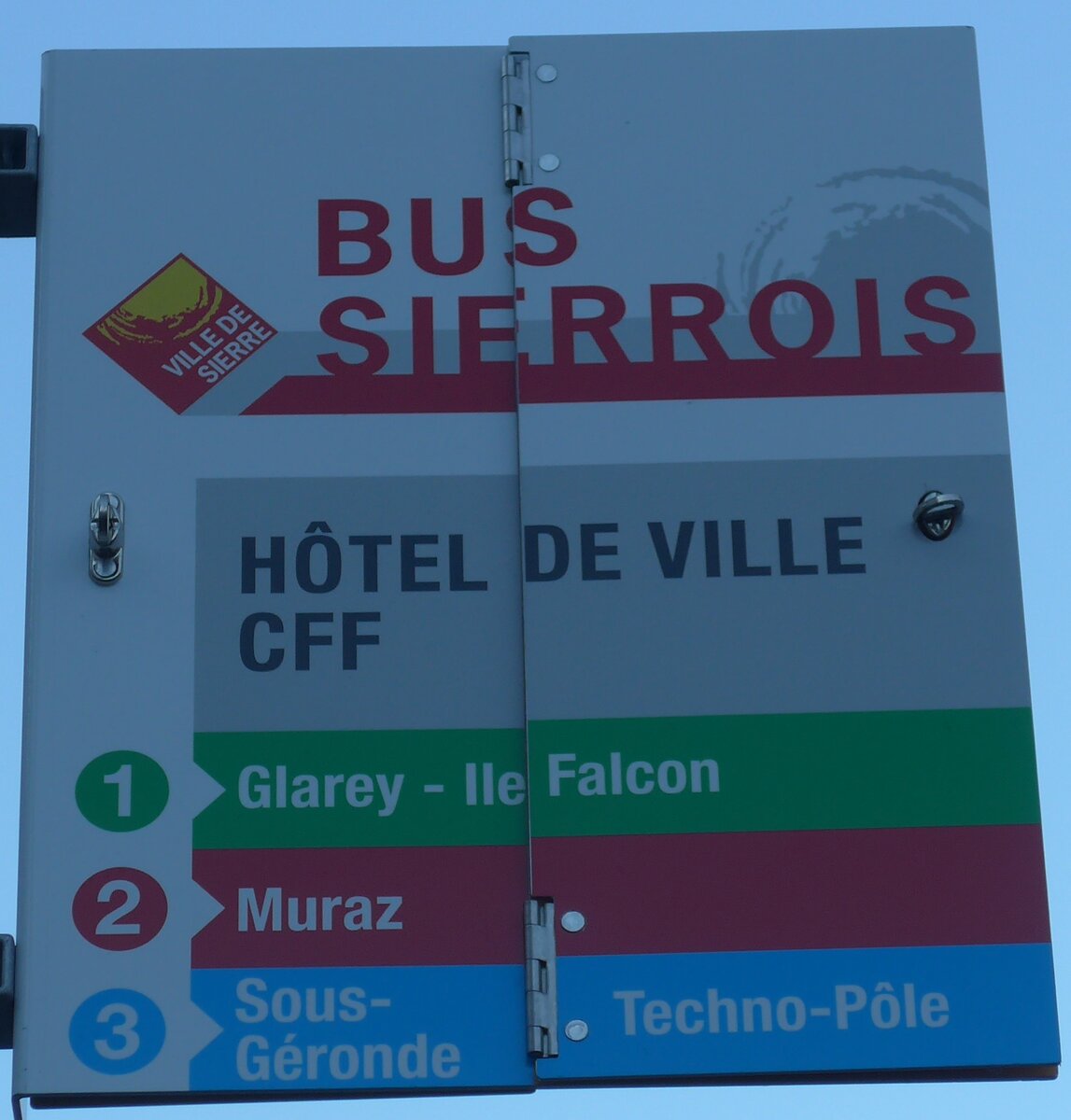 (178'070) - BUS SIERROS-Haltestellenschild - Sierre, H�tel de Ville CFF - am 21. Januar 2017