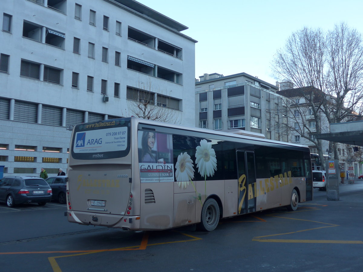 (178'081) - Ballestraz, Gr�ne - VS 22'948 - Irisbus am 21. Januar 2017 beim Bahnhof Sierre