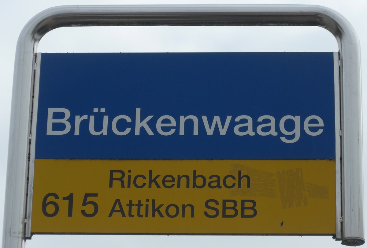 (178'476) - ZVV/PostAuto-Haltestellenschild - Altikon, Br�ckenwaage - am 10. Februar 2017, 