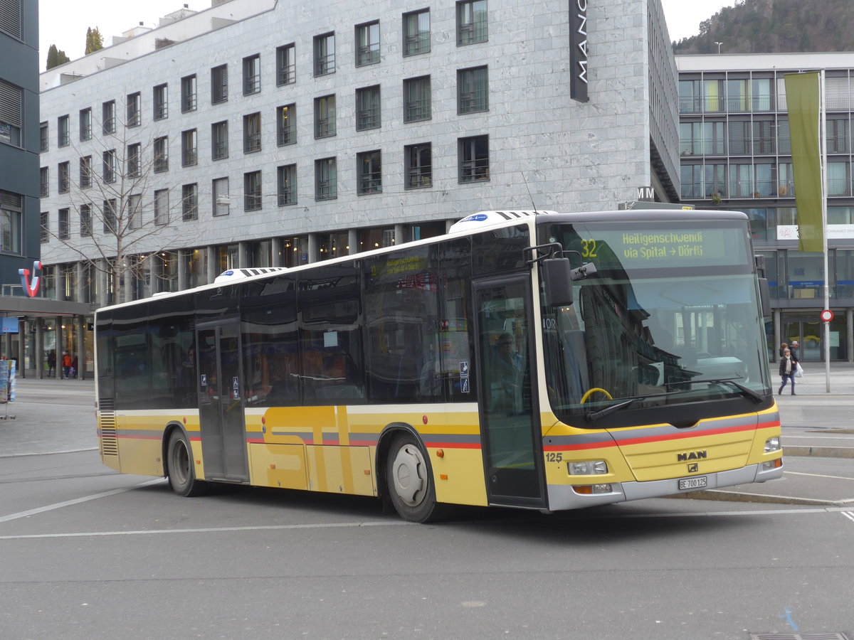 (178'840) - STI Thun - Nr. 125/BE 700'125 - MAN am 6. M�rz 2017 beim Bahnhof Thun