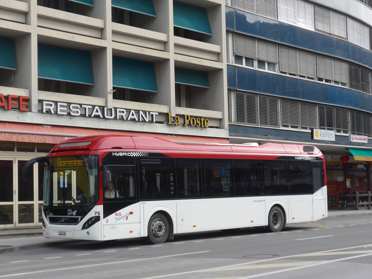 (178'950) - PostAuto Wallis - Nr. 76/VS 459'700 - Volvo am 12. M�rz 2017 beim Bahnhof Sion