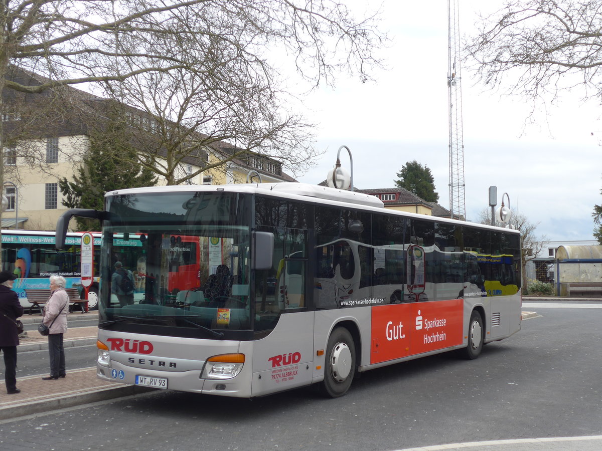 (179'012) - R�d, Albbruck - WT-RV 93 - Setra am 20. M�rz 2017 beim Bahnhof Waldshut