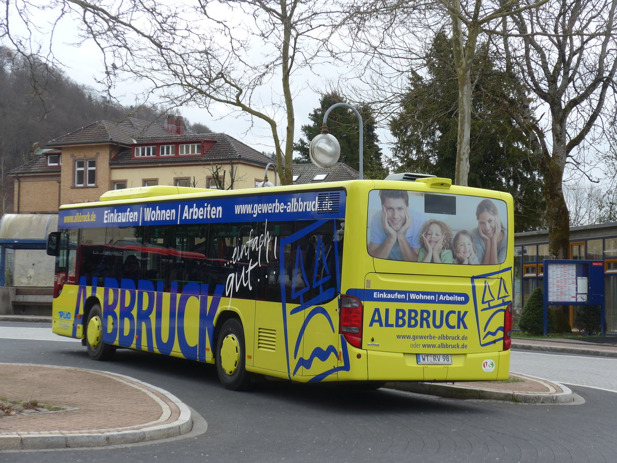 (179'017) - R�d, Albbruck - WT-RV 98 - Setra am 20. M�rz 2017 beim Bahnhof Waldshut