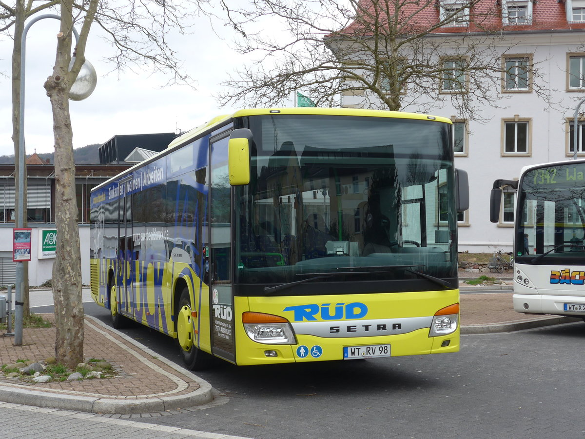 (179'019) - R�d, Albbruck - WT-RV 98 - Setra am 20. M�rz 2017 beim Bahnhof Waldshut