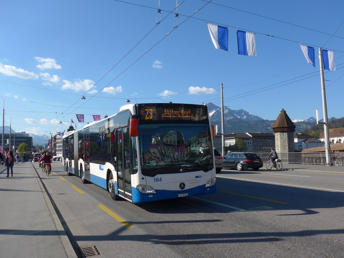 (179'413) - VBL Luzern - Nr. 164/LU 170'563 - Mercedes am 10. April 2017 in Luzern, Bahnhofbr�cke