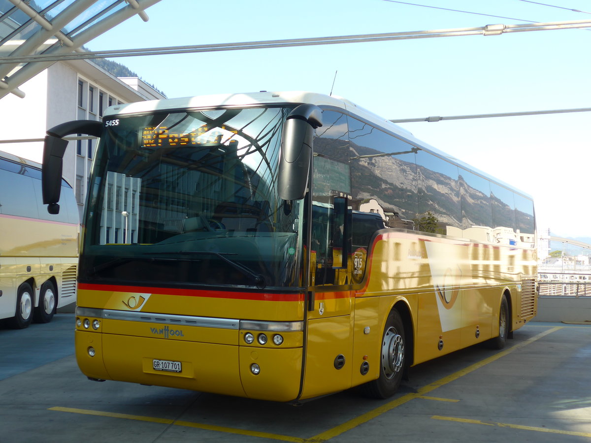 (179'536) - PostAuto Graub�nden - GR 107'701 - Van Hool am 14. April 2017 in Chur, Postautostation