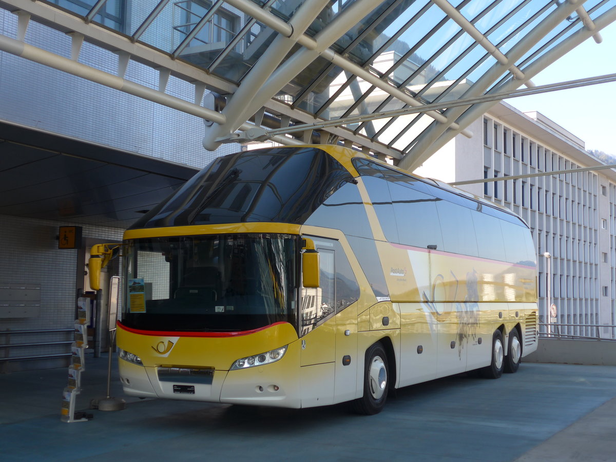 (179'537) - PostAuto Graub�nden - Neoplan am 14. April 2017 in Chur, Postautostation