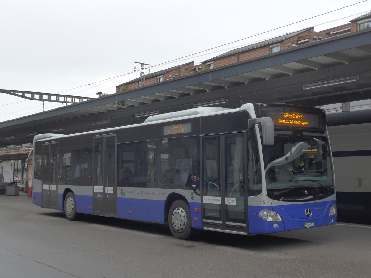 (179'626) - VZO Gr�ningen - Nr. 45/ZH 885'745 - Mercedes am 16. April 2017 beim Bahnhof Uster