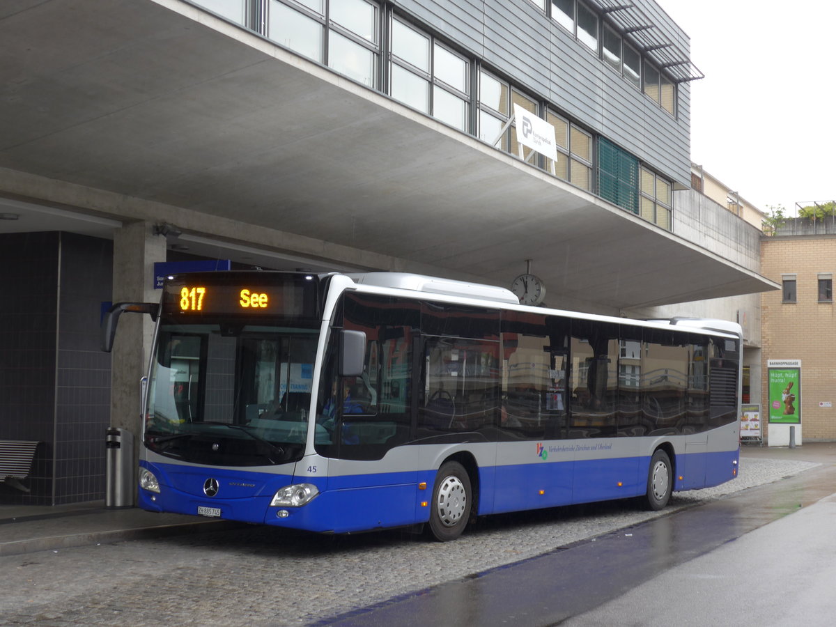 (179'635) - VZO Gr�ningen - Nr. 45/ZH 885'745 - Mercedes am 16. April 2017 beim Bahnhof Uster