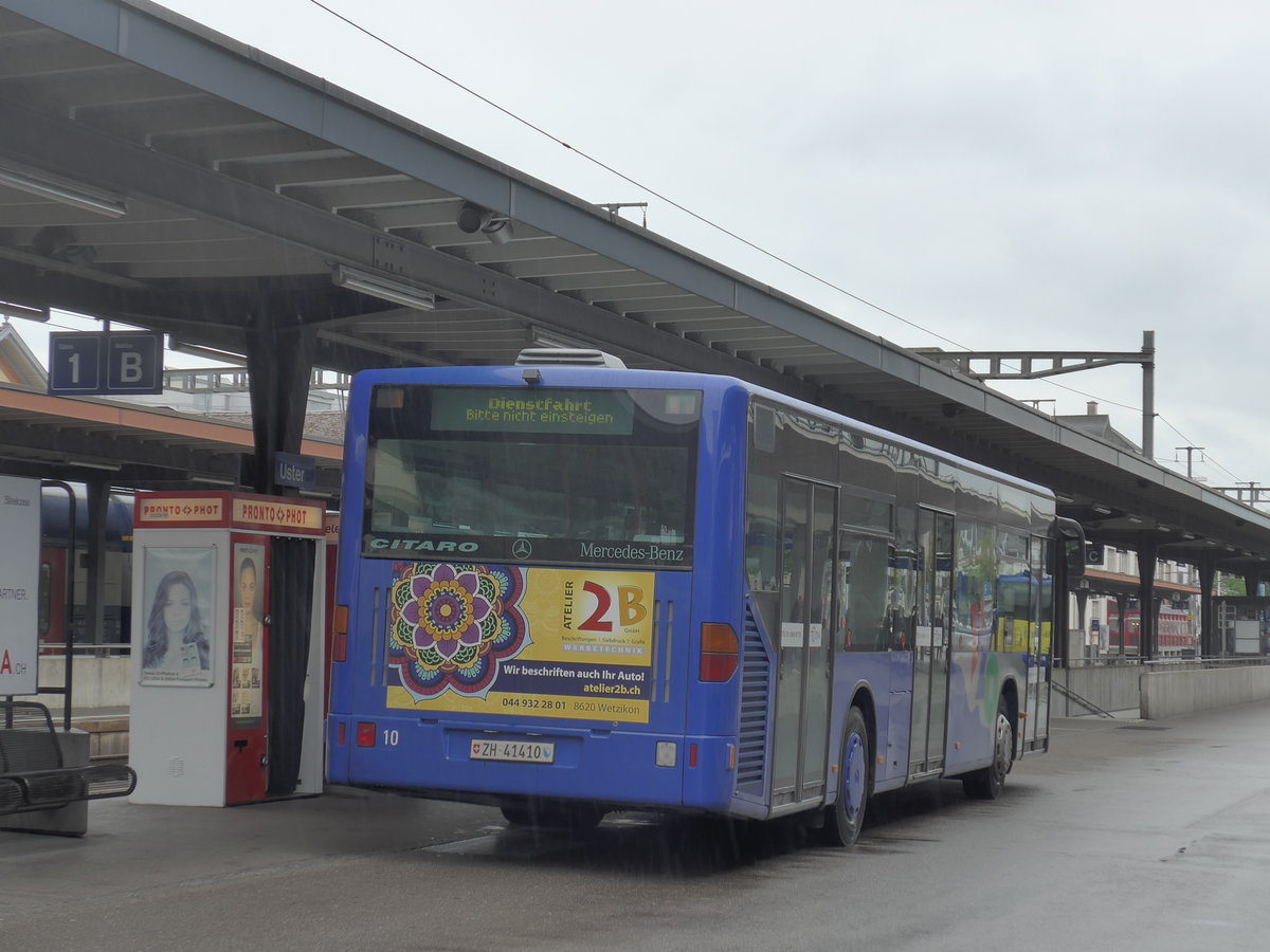(179'636) - VZO Gr�ningen - Nr. 10/ZH 41'410 - Mercedes am 16. April 2017 beim Bahnhof Uster