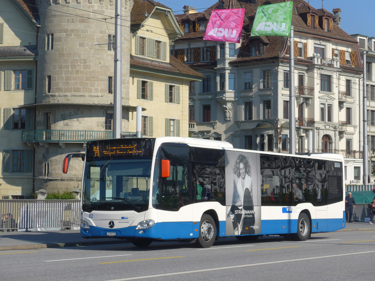 (179'749) - VBL Luzern - Nr. 82/LU 250'372 - Mercedes am 29. April 2017 in Luzern, Bahnhofbr�cke