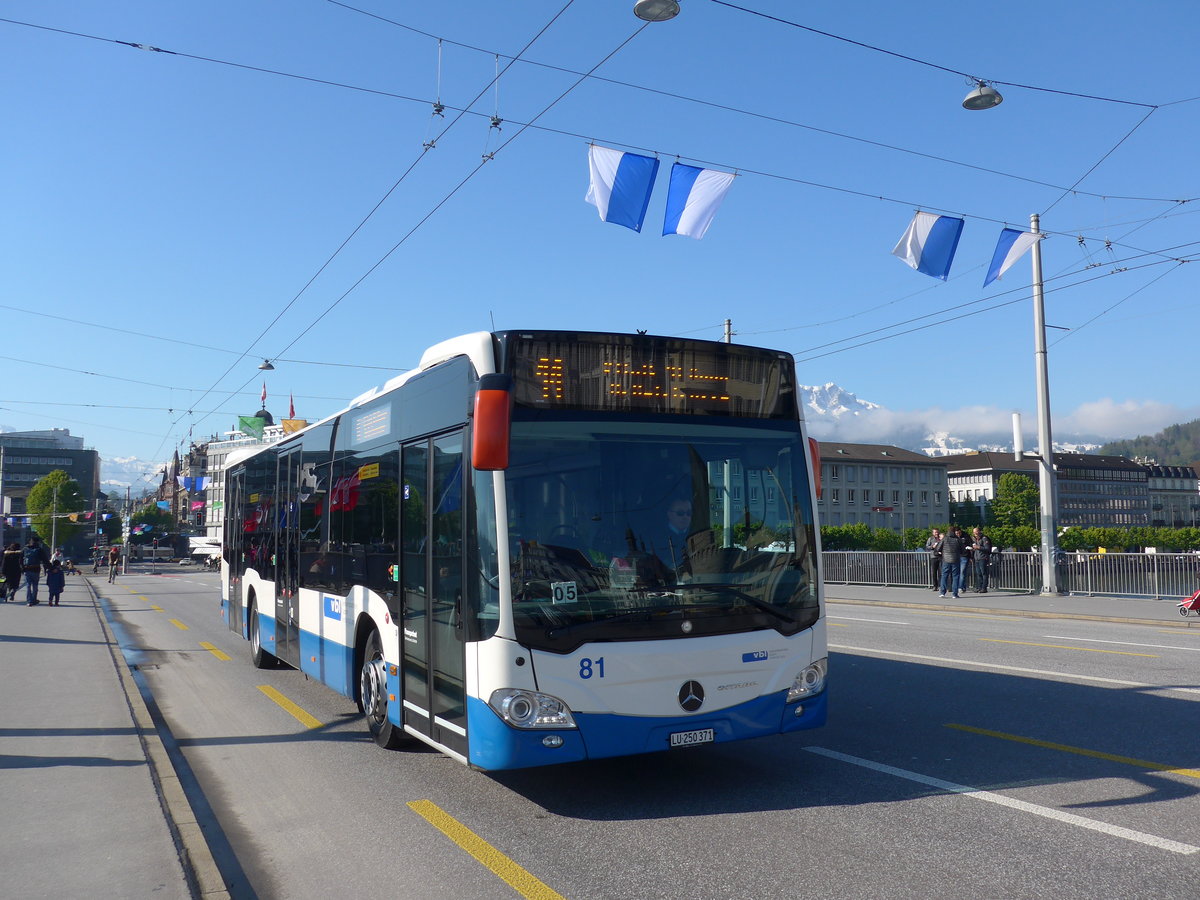 (179'752) - VBL Luzern - Nr. 81/LU 250'371 - Mercedes am 29. April 2017 in Luzern, Bahnhofbr�cke