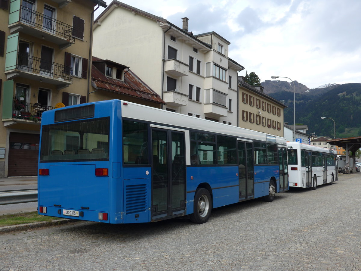 (180'658) - Meyer, G�schenen - UR 9345 - Mercedes am 23. Mai 2017 beim Bahnhof Airolo