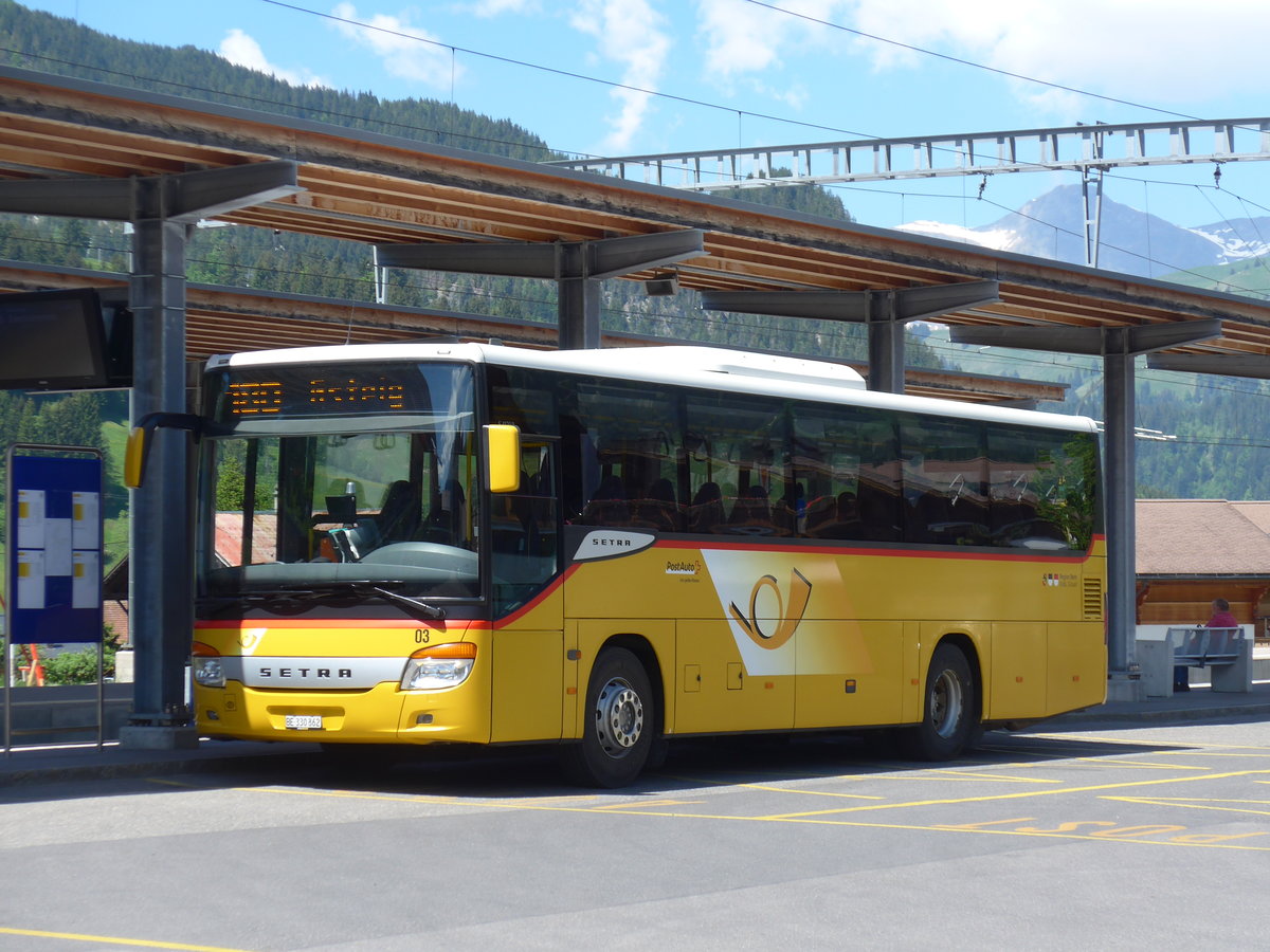 (180'778) - K�bli, Gstaad - Nr. 3/BE 330'862 - Setra am 26. Mai 2017 beim Bahnhof Gstaad