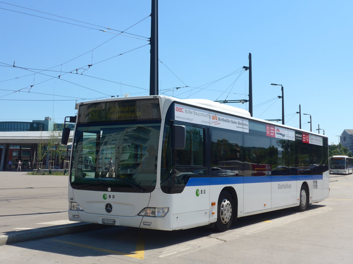 (180'812) - Maag, Kloten - Nr. 38/ZH 590'938 - Mercedes am 27. Mai 2017 beim Bahnhof Z�rich-Stettbach