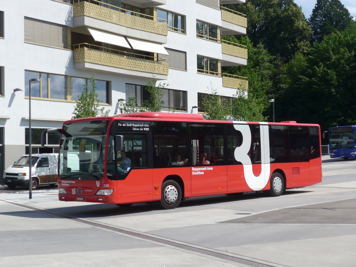 (181'125) - VZO Gr�ningen - Nr. 205/ZH 439'205 - Mercedes am 15. Juni 2017 beim Bahnhof Jona