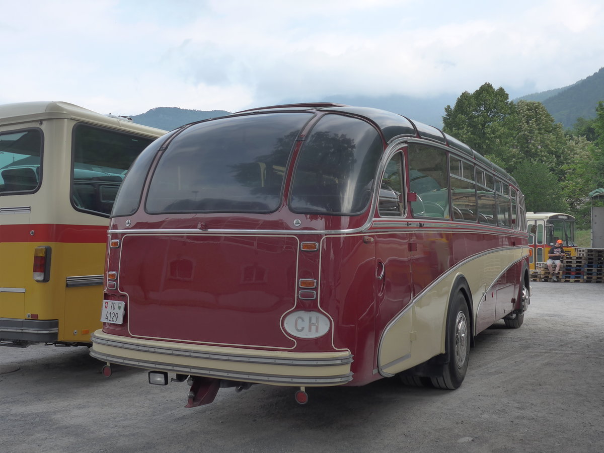 (181'298) - Riviera Carburant Lavage, St-L�gier - VD 4129 - FBW/R&J (ex Siegenthaler, Gr�nenmatt; ex Heini, Z�rich; ex TSG Blumenstein Nr. 1) am 24. Juni 2017 in Aigle, Saurertreffen