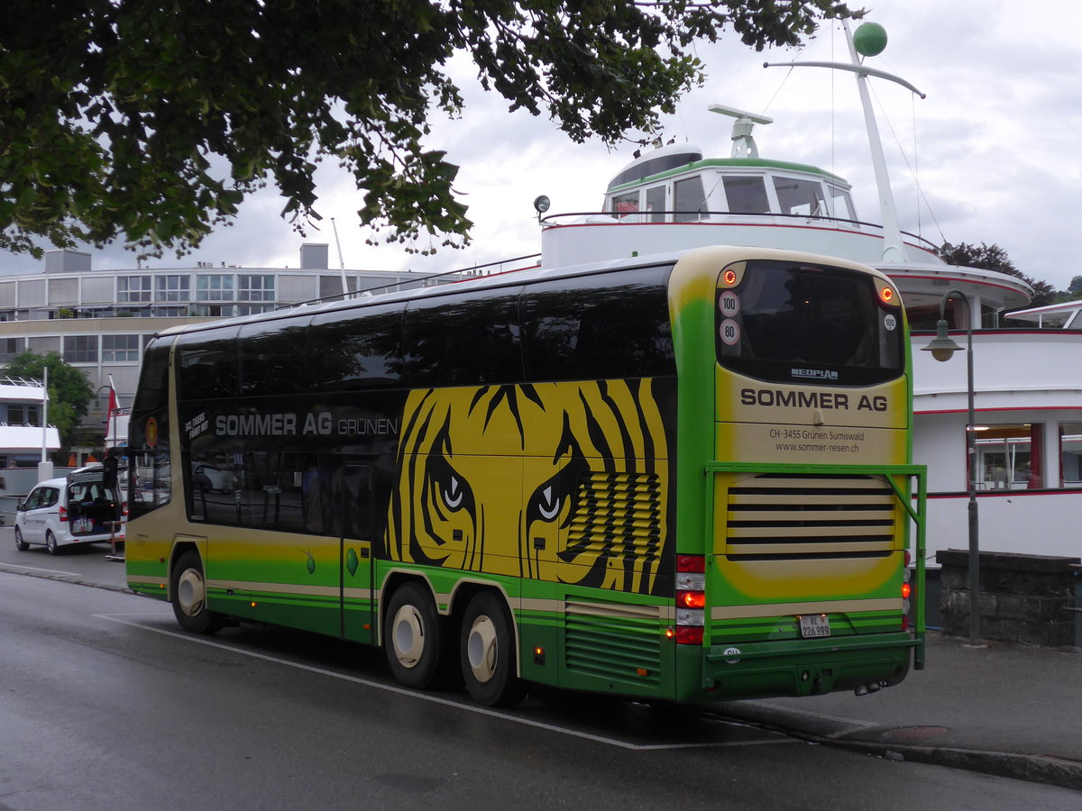 (181'601) - Sommer, Gr�nen - BE 226'999 - Neoplan am 28. Juni 2017 bei der Schiffl�ndte Thun