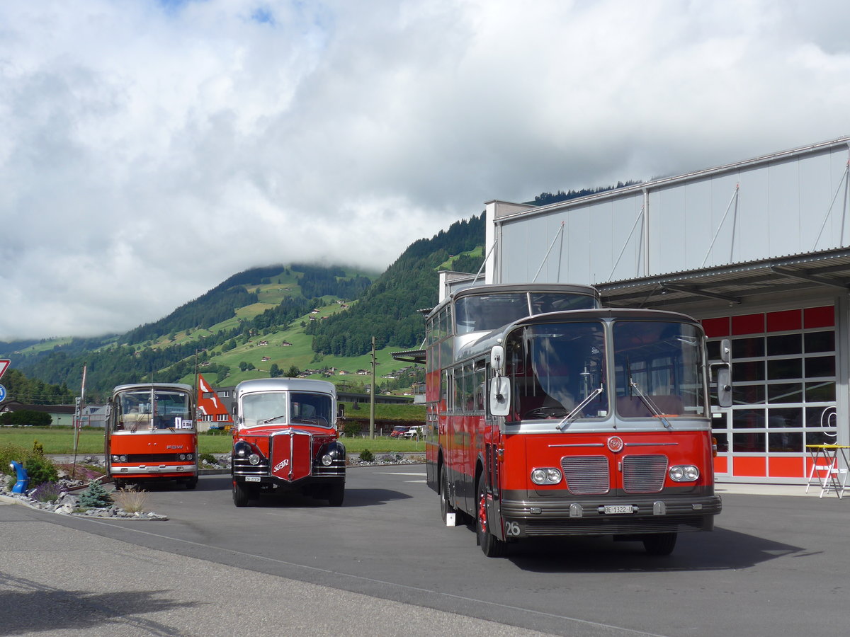 (181'632) - FBW-Club, M�nnedorf - ZH 123'180 - FBW/R&J (ex Tiemann, Oetwil Nr. 19; ex W�est, Brittnau; ex Wespe, Altst�tten; ex AFA Adelboden Nr. 19) + Meier, Gr�t - Nr. 12/ZH 27'216 - FBW/R&J (ex Wespe, Altst�tten; ex AFA Adelboden Nr. 12) + H�uselmann, Bern - Nr. 26/BE 1322 U - FBW/Vetter-R&J Anderthalbdecker (ex AFA Adelboden Nr. 9) am 1. Juli 2017 in Frutigen, Garage AFA