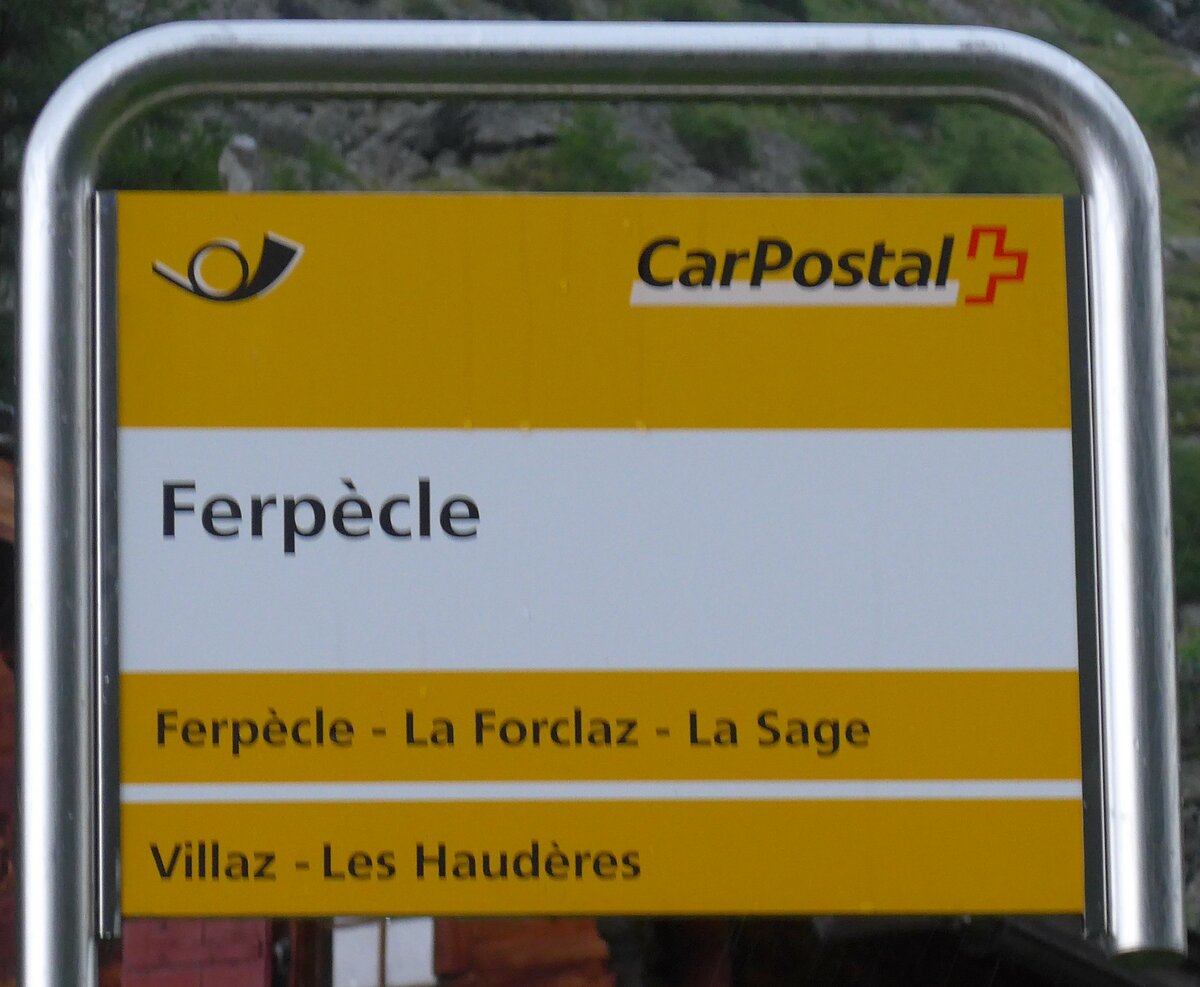 (181'838) - PostAuto-Haltestellenschild - Ferp�cle, Ferp�cle - am 9. Juli 2017