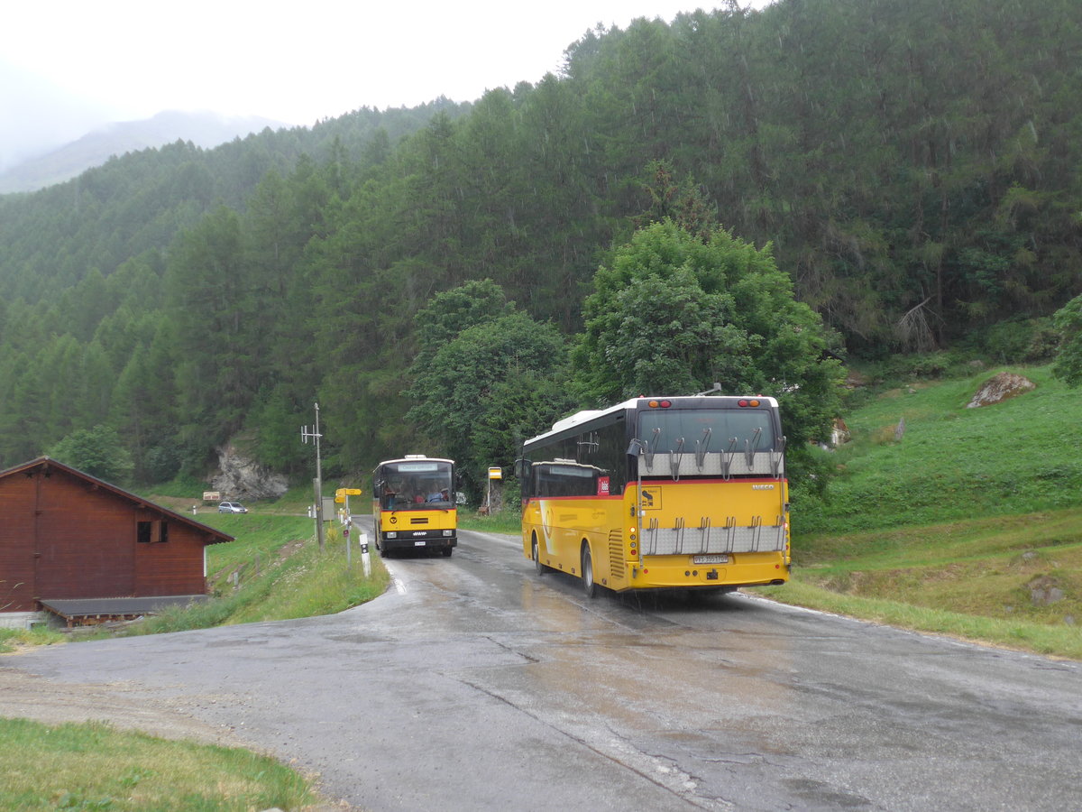 (181'858) - Oser, B�rchen - VS 93'575 - NAW/Lauber (ex Epiney, Ayer) + PostAuto Wallis - Nr. 8/VS 355'170 - Irisbus am 9. Juli 2017 in La Sage, Plan de Bo�