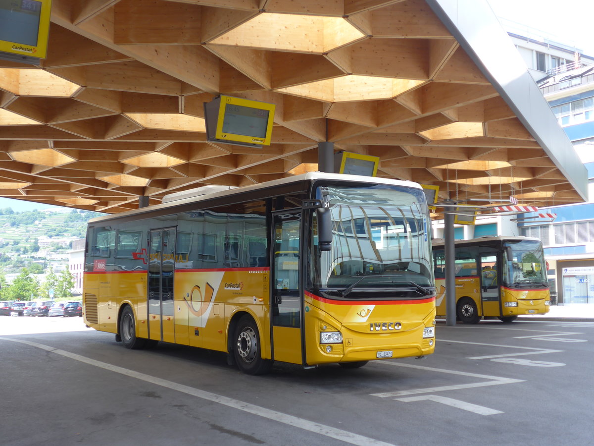 (182'227) - Ev�quoz, Erde - VS 13'423 - Iveco am 23. Juli 2017 beim Bahnhof Sion