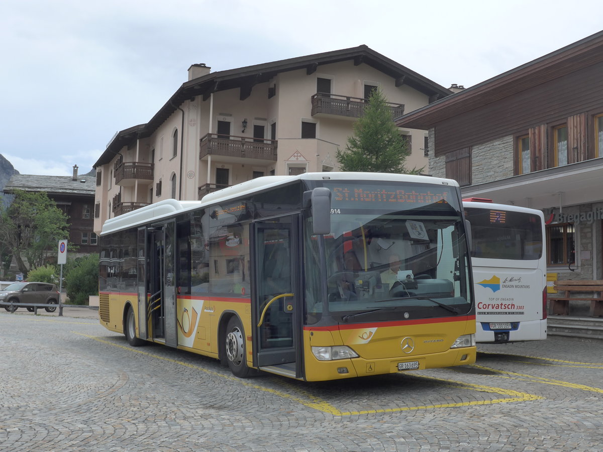 (182'289) - PostAuto Graub�nden - GR 163'695 - Mercedes am 24. Juli 2017 in Maloja, Post