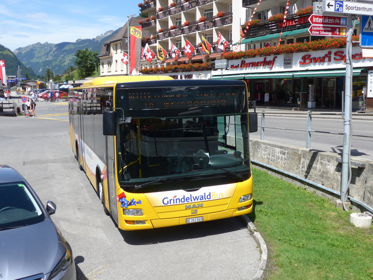 (182'354) - AVG Grindelwald - Nr. 11/BE 261'865 - MAN/G�ppel am 30. Juli 2017 beim Bahnhof Grindelwald