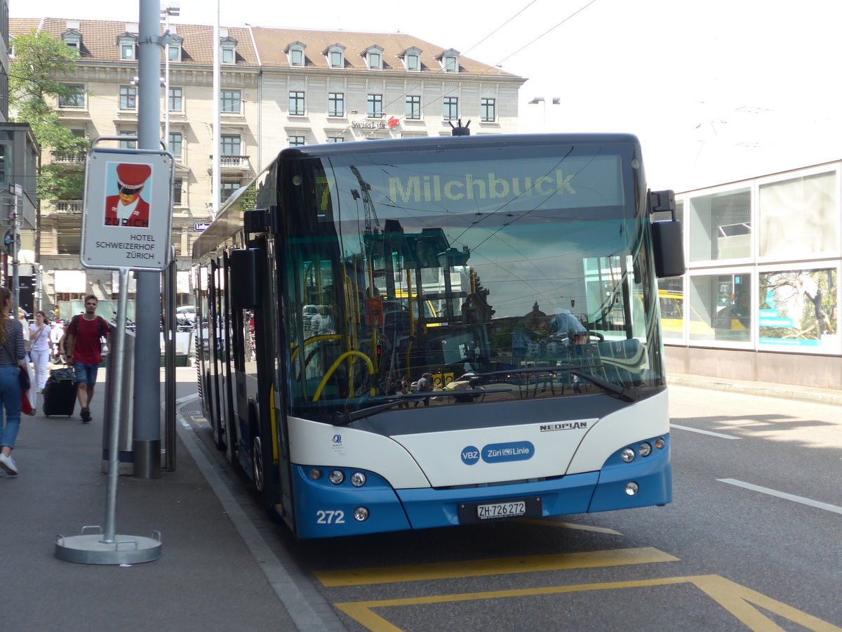 (182'628) - VBZ Z�rich - Nr. 272/ZH 726'272 - Neoplan am 3. August 2017 in Z�rich, Bahnhofplatz/Hauptbahnhof