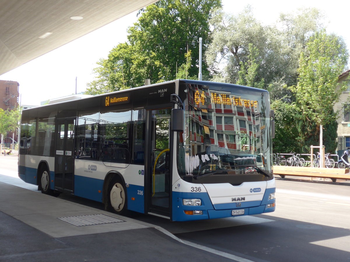 (182'643) - VBZ Z�rich - Nr. 336/ZH 548'336 - MAN/G�ppel am 3. August 2017 beim Bahnhof Z�rich-Oerlikon