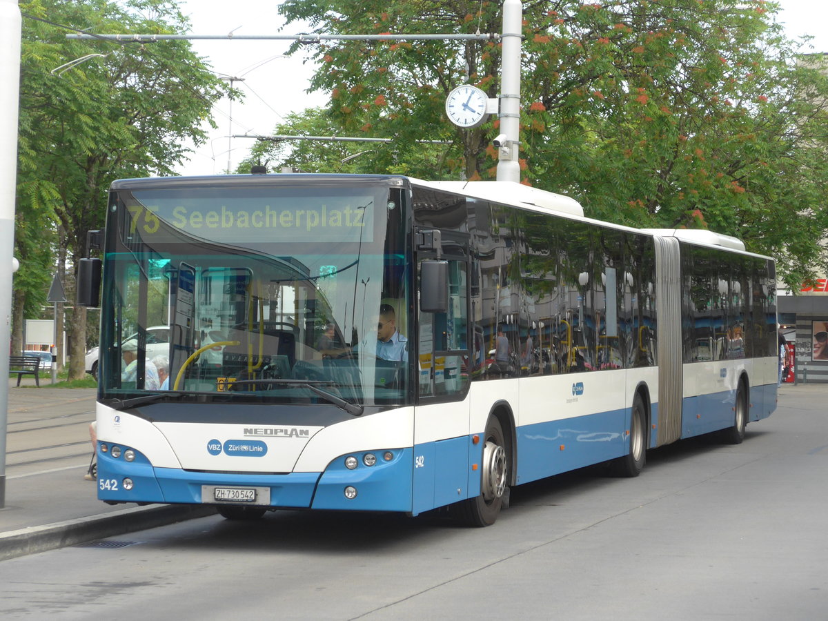 (182'675) - VBZ Z�rich - Nr. 542/ZH 730'542 - Neoplan am 3. August 2017 in Z�rich, Schwamendingerplatz