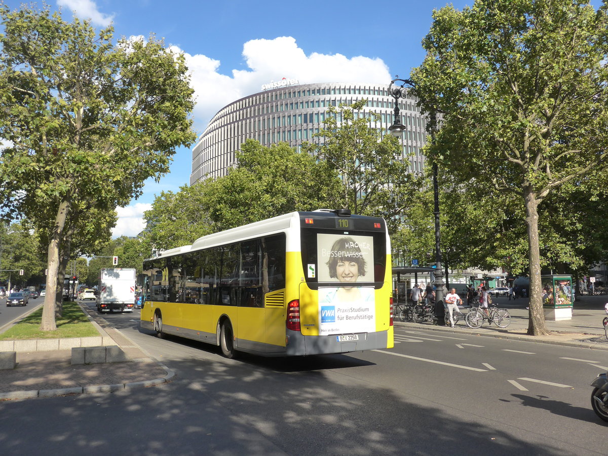 (183'233) - BVG Berlin - Nr. 2258/B-V 2258 - Mercedes am 9. August 2017 in Berlin, Kurf�rstendamm