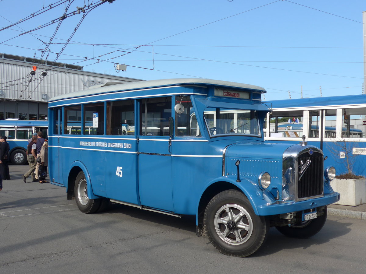 (183'680) - Oldtimer Club Saurer, Arbon - Nr. 45/TG 162'182 - Saurer/T�scher (ex VBZ Z�rich Nr. 45; ex Firma in Spreitenbach; ex VBZ Z�rich Nr. 245; ex VBZ Z�rich Nr. 45) am 20. August 2017 in Z�rich, Garage Hardau