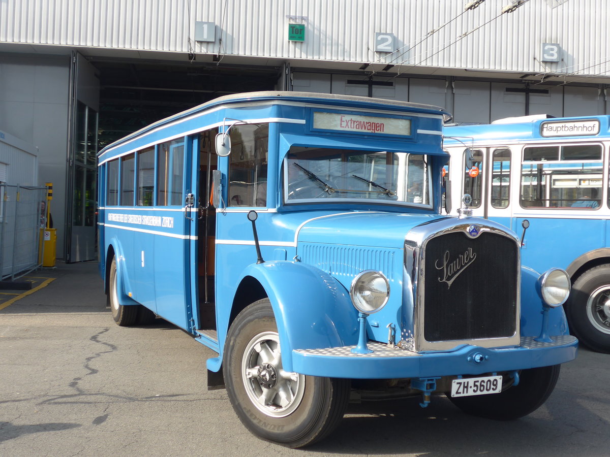 (183'688) - VBZ Z�rich - Nr. 9/ZH 5609 - Saurer/SWS (ex Bamert, Wollerau; ex BBA Aarau Nr. 1; ex VBZ Z�rich Nr. 209; ex VBZ Z�rich Nr. 9) am 20. August 2017 in Z�rich, Garage Hardau