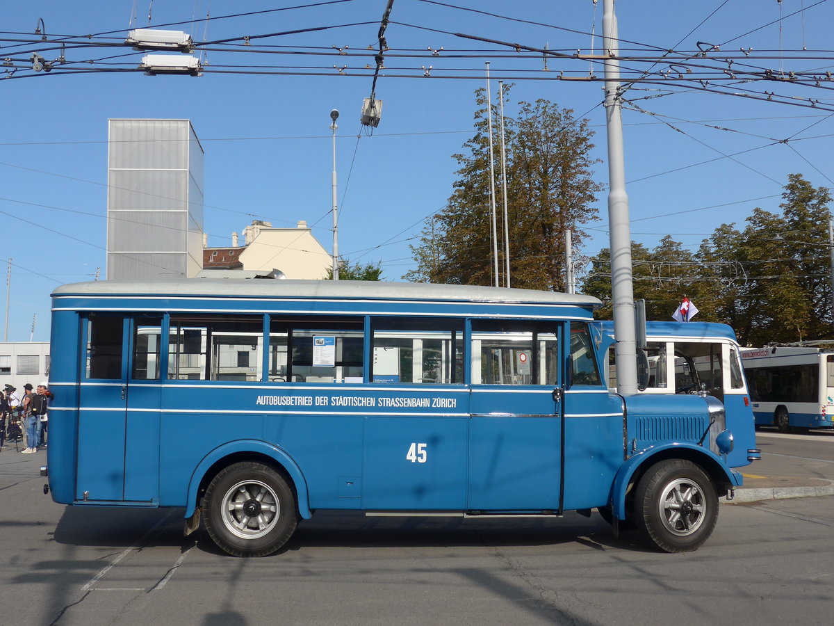 (183'691) - Oldtimer Club Saurer, Arbon - Nr. 45/TG 162'182 - Saurer/T�scher (ex VBZ Z�rich Nr. 45; ex Firma in Spreitenbach; ex VBZ Z�rich Nr. 245; ex VBZ Z�rich Nr. 45) am 20. August 2017 in Z�rich, Garage Hardau