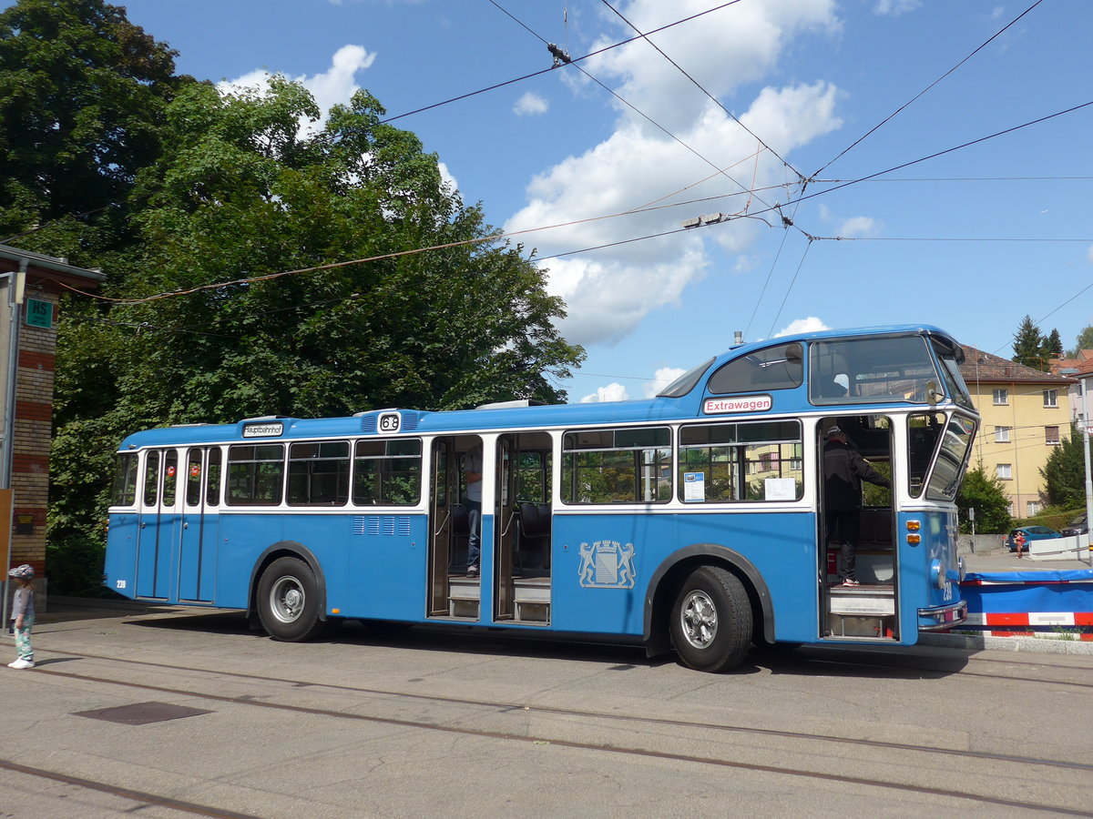(183'734) - FBW-Club, M�nnedorf - Nr. 239/ZH 30'073 U - FBW/T�scher Hochlenker (ex VBZ Z�rich Nr. 239; ex Kamm, Schlieren; ex VBZ Z�rich Nr. 239; ex VBZ Z�rich Nr. 219) am 20. August 2017 in Z�rich, Burgwies