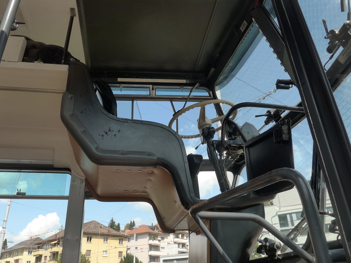 (183'735) - FBW-Club, M�nnedorf - Nr. 239/ZH 30'073 U - FBW/T�scher Hochlenker (ex VBZ Z�rich Nr. 239; ex Kamm, Schlieren; ex VBZ Z�rich Nr. 239; ex VBZ Z�rich Nr. 219) am 20. August 2017 in Z�rich, Burgwies (Innenaufnahme)