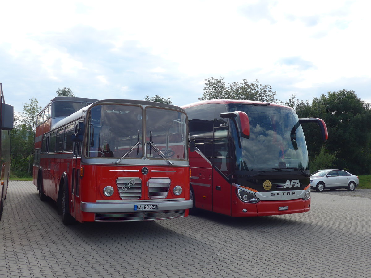 (183'887) - Radlmeier, Ergoldsbach - LA-RD 123H - FBW/Vetter-R&J Anderthalbdecker (ex FRAM Drachten/NL Nr. 20; ex Wespe, Altst�tten; ex AFA Adelboden Nr. 4) + aus der Schweiz: AFA Adelboden - Nr. 15/BE 26'702 - Setra am 23. August 2017 in Bad D�rrheim, Garage Luschin