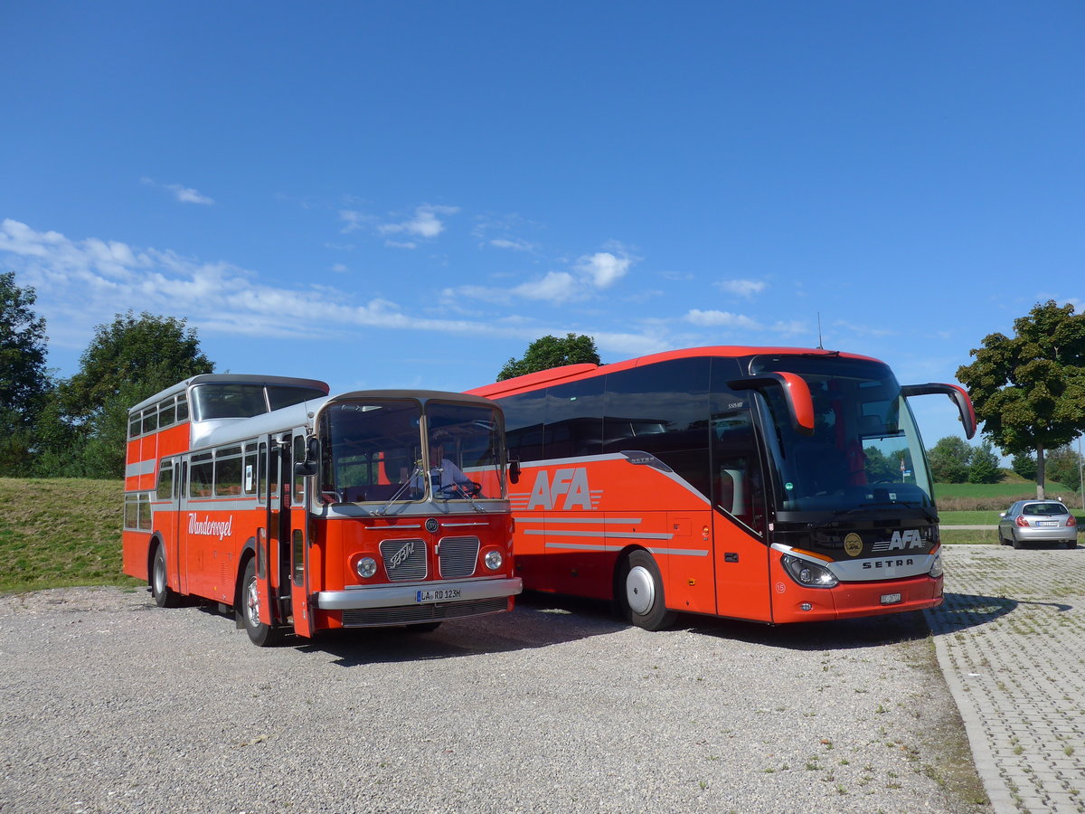 (183'900) - Radlmeier, Ergoldsbach - LA-RD 123H - FBW/Vetter-R&J Anderthalbdecker (ex FRAM Drachten/NL Nr. 20; ex Wespe, Altst�tten; ex AFA Adelboden Nr. 4) + aus der Schweiz: AFA Adelboden Nr. 15/BE 26'702 - Setra am 23. August 2017 in Bad D�rrheim, Garage Luschin