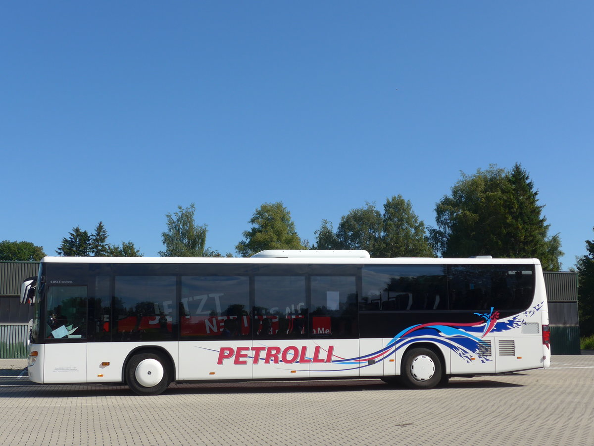 (183'910) - Petrolli, Niedereschach - VS-PN 400 - Setra am 23. August 2017 in Bad D�rrheim, Garage Luschin