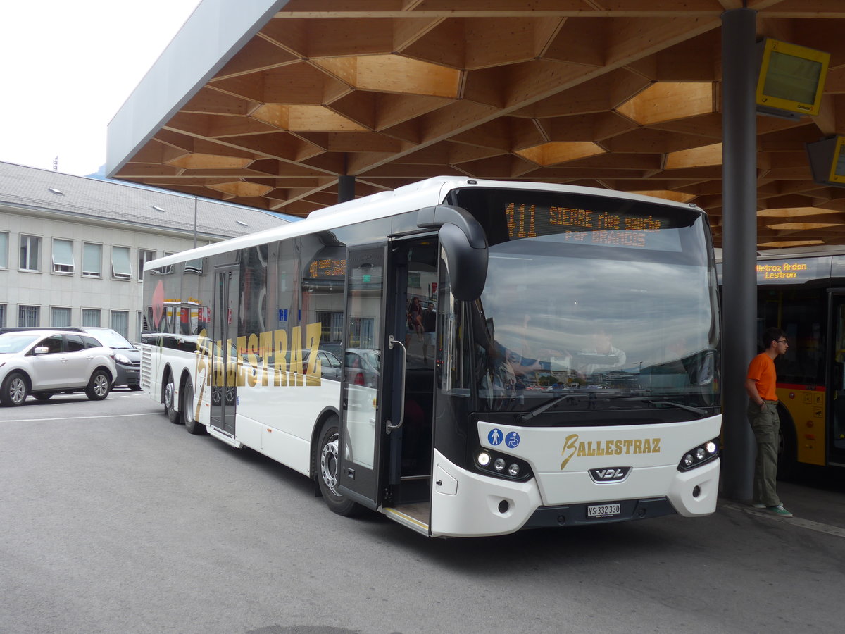 (184'059) - Ballestraz, Gr�ne - VS 332'330 - VDL am 24. August 2017 beim Bahnhof Sion