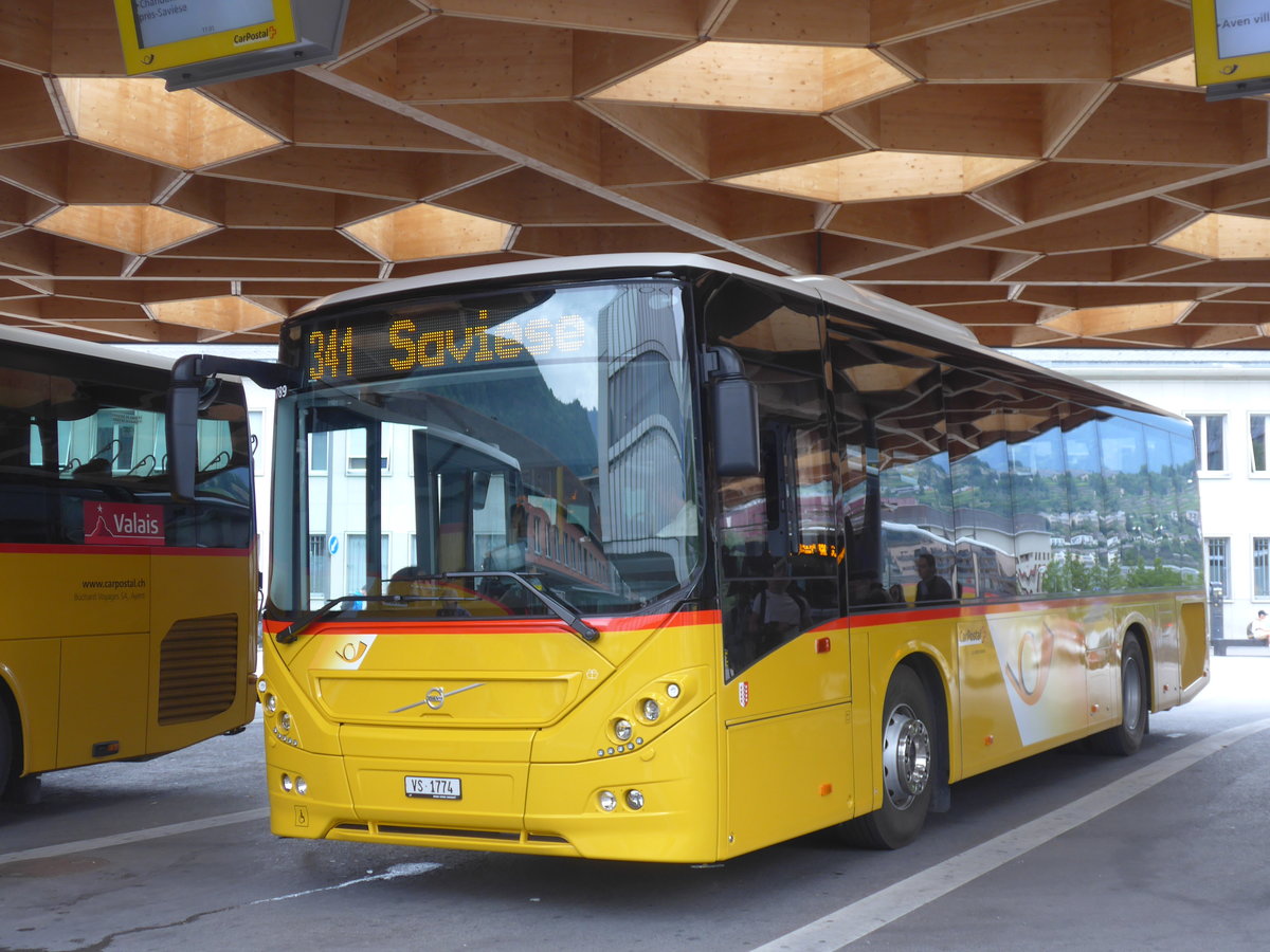 (184'066) - TRD, Savi�se - VS 1774 - Volvo am 24. August 2017 beim Bahnhof Sion