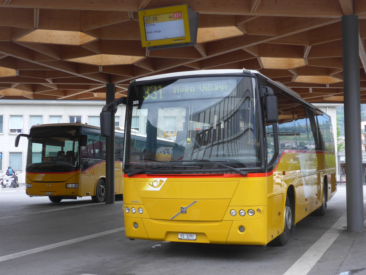 (184'072) - Ev�quoz, Erde - VS 3291 - Volvo am 24. August 2017 beim Bahnhof Sion