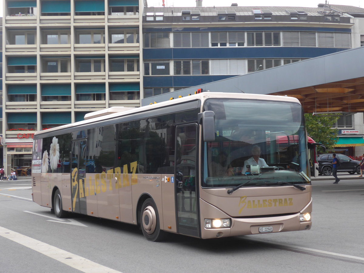 (184'074) - Ballestraz, Gr�ne - VS 22'948 - Irisbus am 24. August 2017 beim Bahnhof Sion