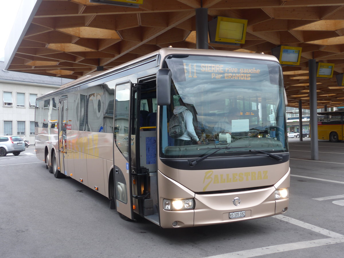 (184'089) - Ballestraz, Gr�ne - VS 105'182 - Irisbus am 24. August 2017 beim Bahnhof Sion