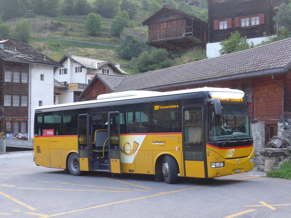 (184'094) - PostAuto Wallis - Nr. 19/VS 365'401 - Irisbus am 25. August 2017 in Les Haud�res, Post
