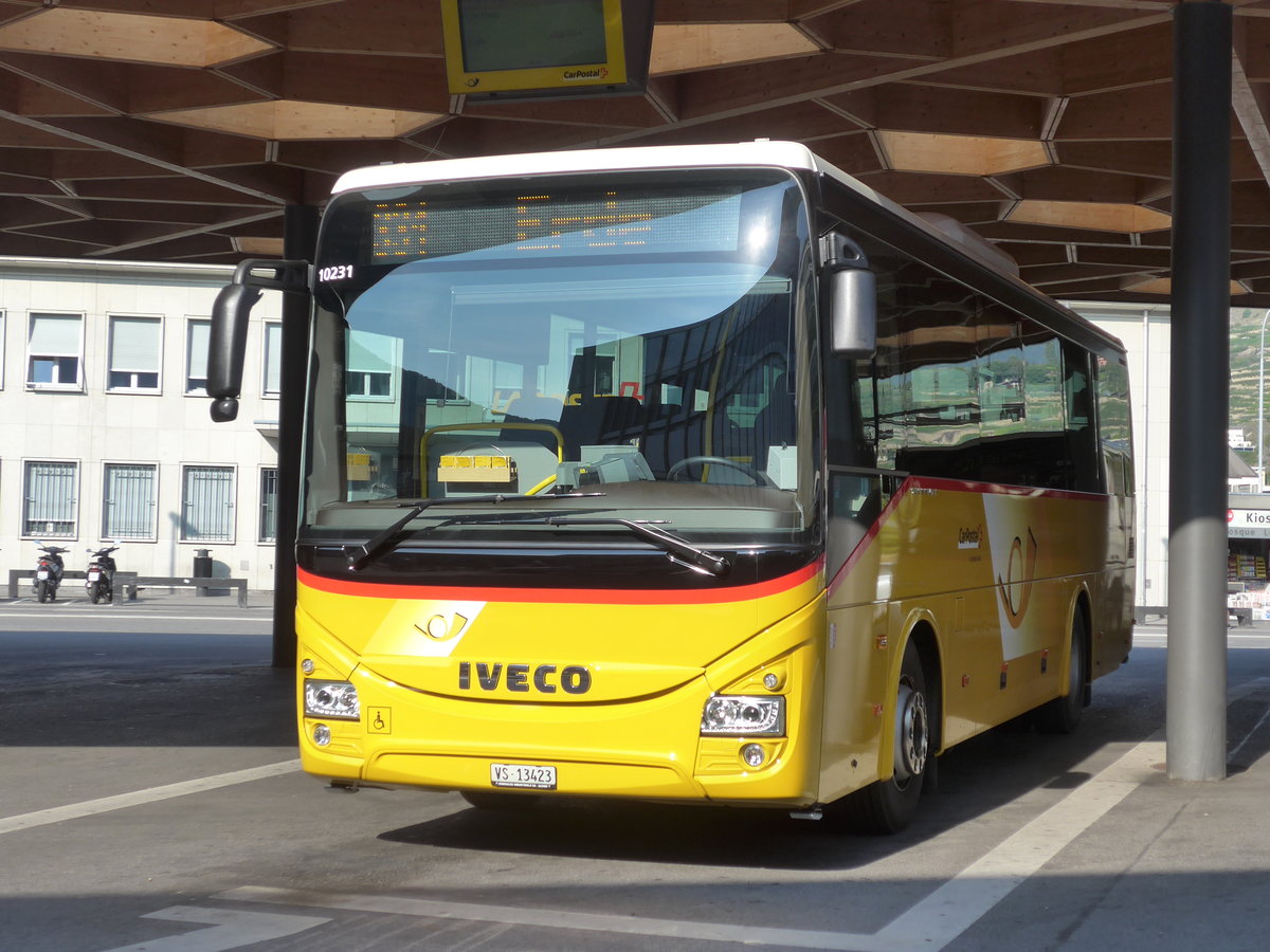 (184'133) - Ev�quoz, Erde - VS 13'423 - Iveco am 25. August 2017 beim Bahnhof Sion