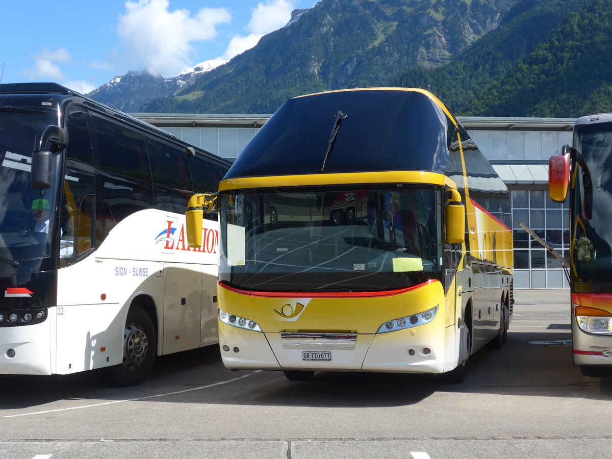 (184'589) - PostAuto Graub�nden - GR 770'077 - Neoplan am 3. September 2017 in Interlaken, Flugplatz